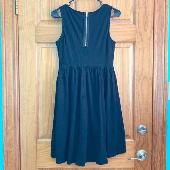 Women’s size small H&M black A-line sleeveless dress with exposed zipper - Picture 2 of 5